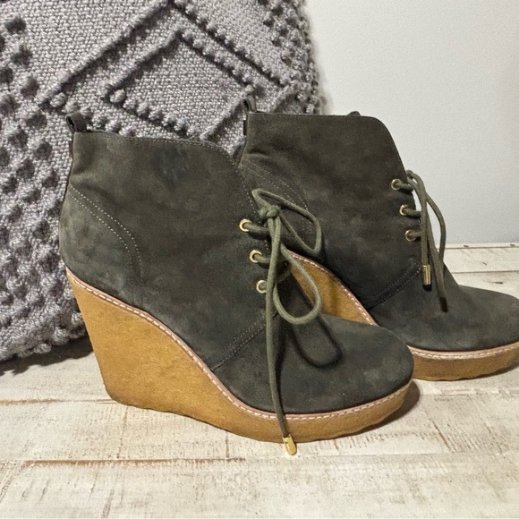 ❤️Tory Burch Vicki Olive Wedge Booties-Sz 10.5 - Picture 2 of 5